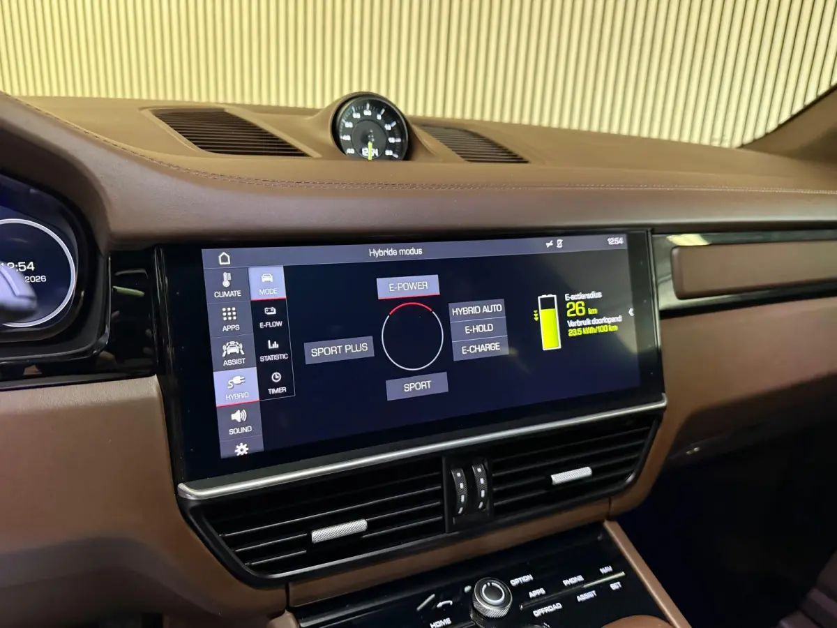 3.0 E-Hybrid-18 WEGS-CLUBLEDER-PANO-LUCHTVERING-BOSE-SPORT CHRONO-ORIG NL