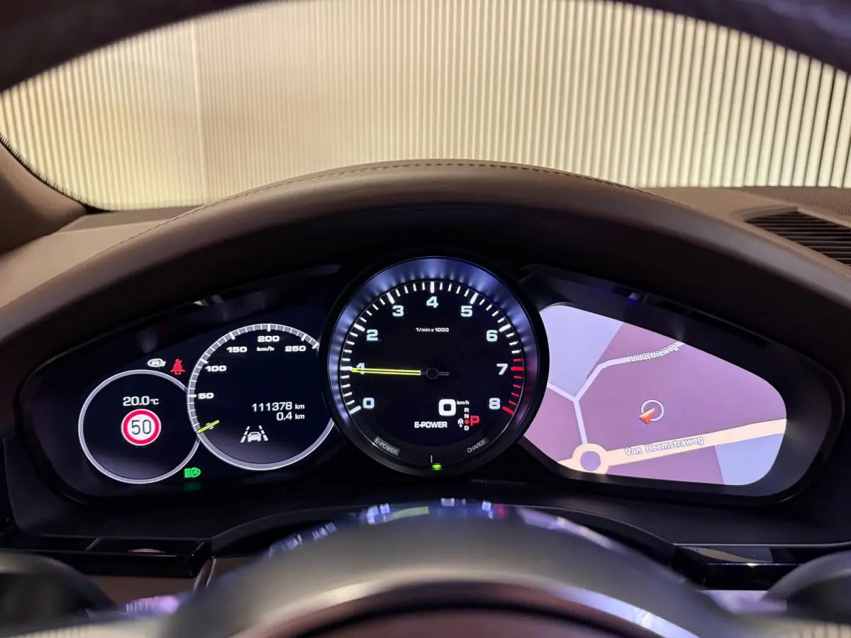 3.0 E-Hybrid-18 WEGS-CLUBLEDER-PANO-LUCHTVERING-BOSE-SPORT CHRONO-ORIG NL