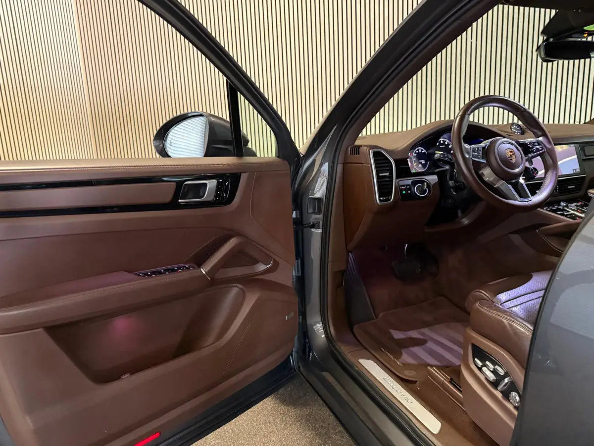 3.0 E-Hybrid-18 WEGS-CLUBLEDER-PANO-LUCHTVERING-BOSE-SPORT CHRONO-ORIG NL