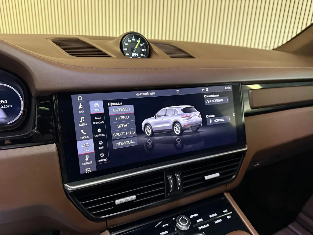 3.0 E-Hybrid-18 WEGS-CLUBLEDER-PANO-LUCHTVERING-BOSE-SPORT CHRONO-ORIG NL