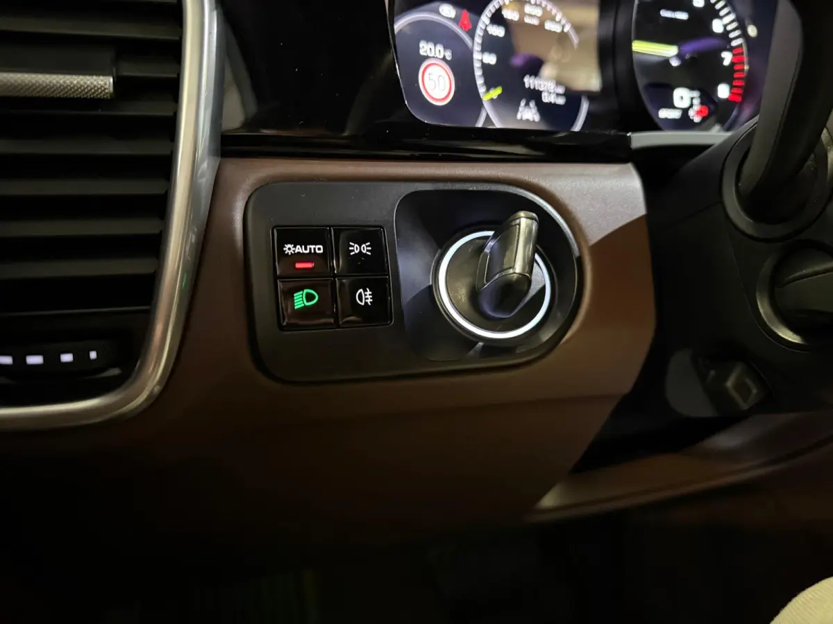 3.0 E-Hybrid-18 WEGS-CLUBLEDER-PANO-LUCHTVERING-BOSE-SPORT CHRONO-ORIG NL