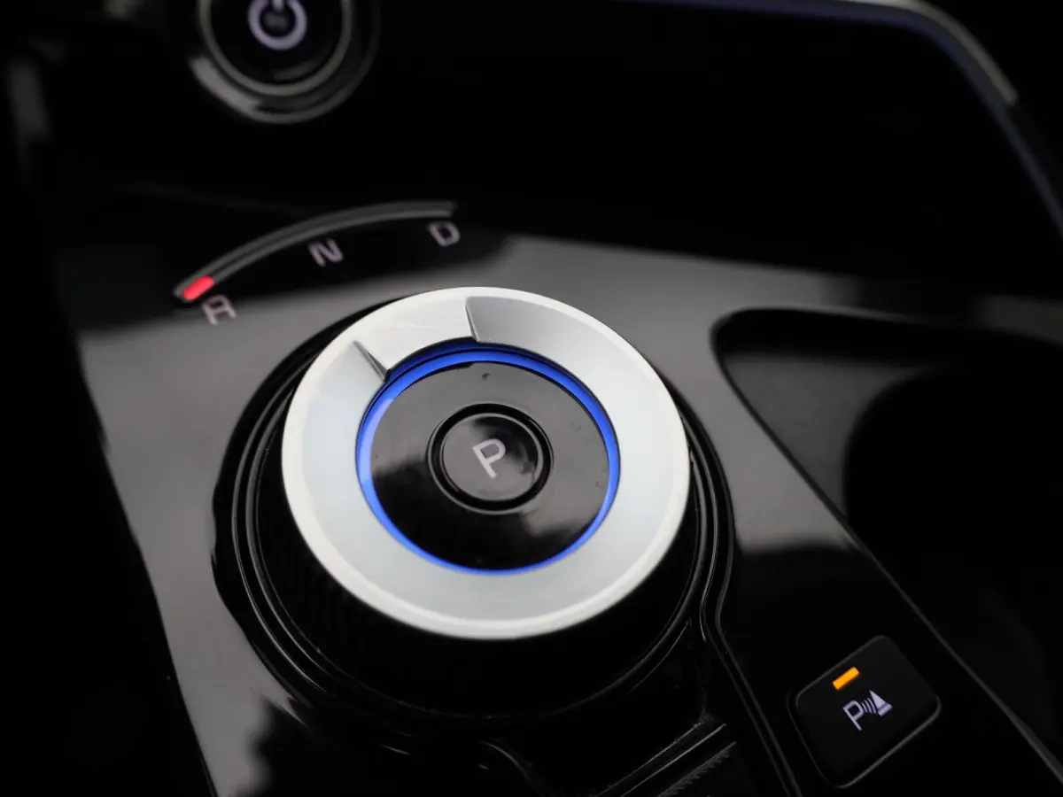 BEV 77,4 kWH Business Plus | ACHTERUITRIJCAMERA | MEMORY | APPLE CARPLAY - ANDROID AUTO | ADAPTIVE CRUISE CONTROL | CLIMATE CONTROL | STOELVERWARMING | STUURWIELVERWARMING |