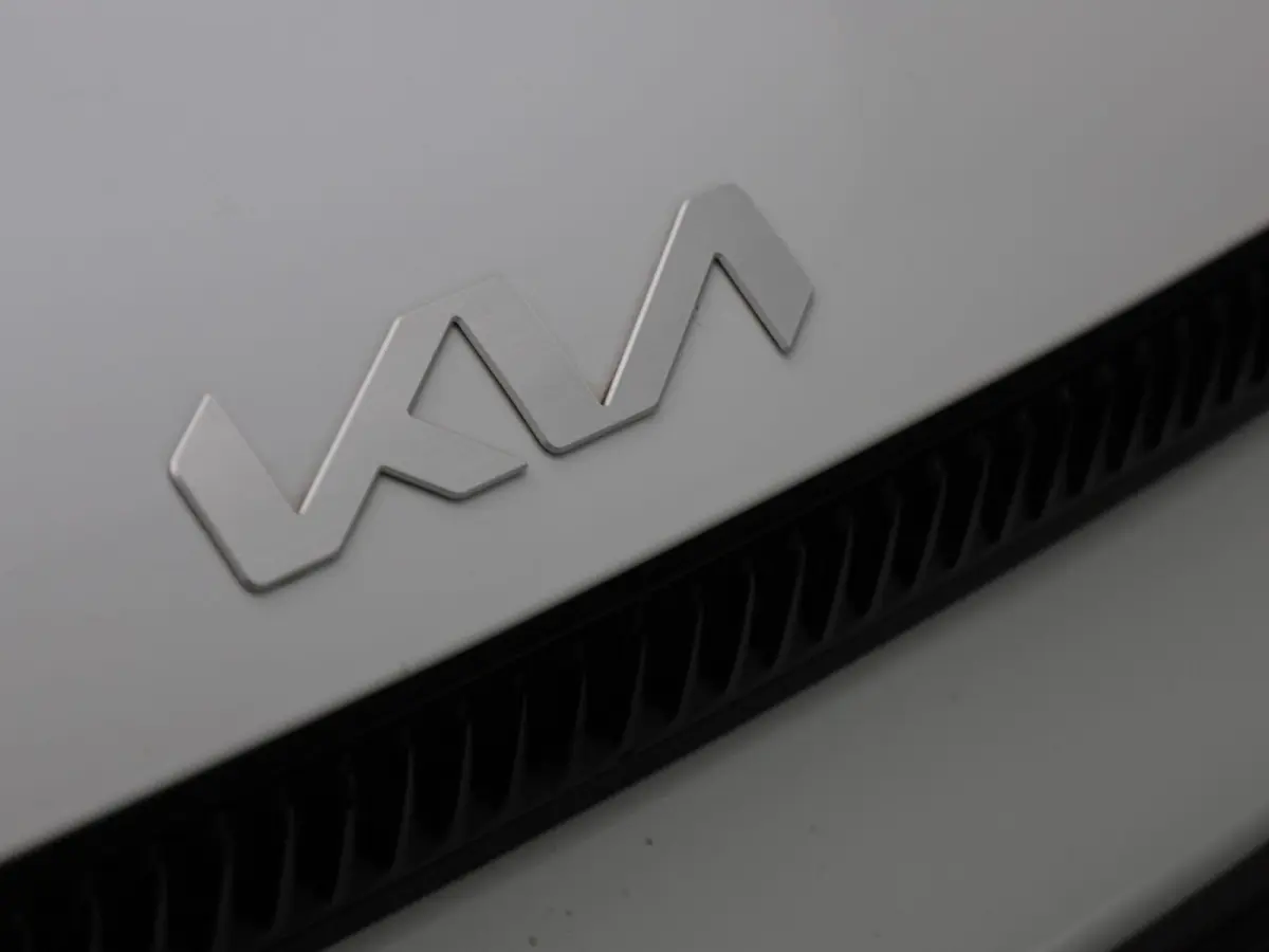 BEV 77,4 kWH Business Plus | ACHTERUITRIJCAMERA | MEMORY | APPLE CARPLAY - ANDROID AUTO | ADAPTIVE CRUISE CONTROL | CLIMATE CONTROL | STOELVERWARMING | STUURWIELVERWARMING |