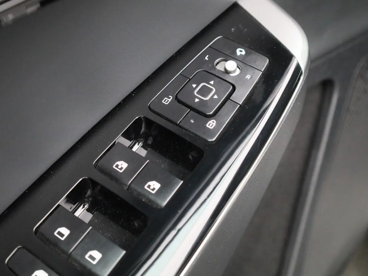BEV 77,4 kWH Business Plus | ACHTERUITRIJCAMERA | MEMORY | APPLE CARPLAY - ANDROID AUTO | ADAPTIVE CRUISE CONTROL | CLIMATE CONTROL | STOELVERWARMING | STUURWIELVERWARMING |
