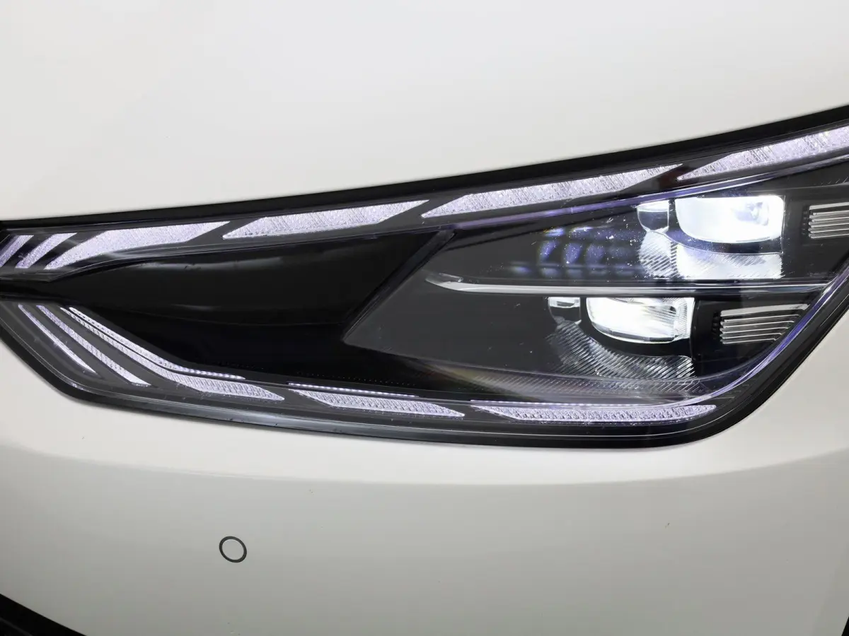 BEV 77,4 kWH Business Plus | ACHTERUITRIJCAMERA | MEMORY | APPLE CARPLAY - ANDROID AUTO | ADAPTIVE CRUISE CONTROL | CLIMATE CONTROL | STOELVERWARMING | STUURWIELVERWARMING |