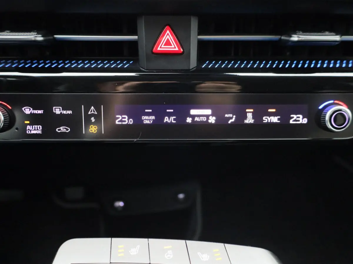 BEV 77,4 kWH Business Plus | ACHTERUITRIJCAMERA | MEMORY | APPLE CARPLAY - ANDROID AUTO | ADAPTIVE CRUISE CONTROL | CLIMATE CONTROL | STOELVERWARMING | STUURWIELVERWARMING |