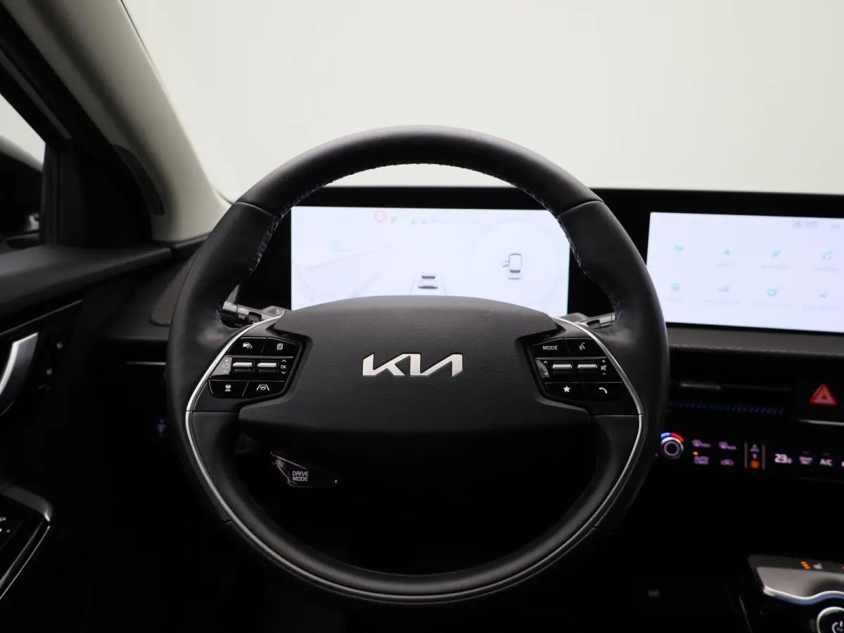 BEV 77,4 kWH Business Plus | ACHTERUITRIJCAMERA | MEMORY | APPLE CARPLAY - ANDROID AUTO | ADAPTIVE CRUISE CONTROL | CLIMATE CONTROL | STOELVERWARMING | STUURWIELVERWARMING |