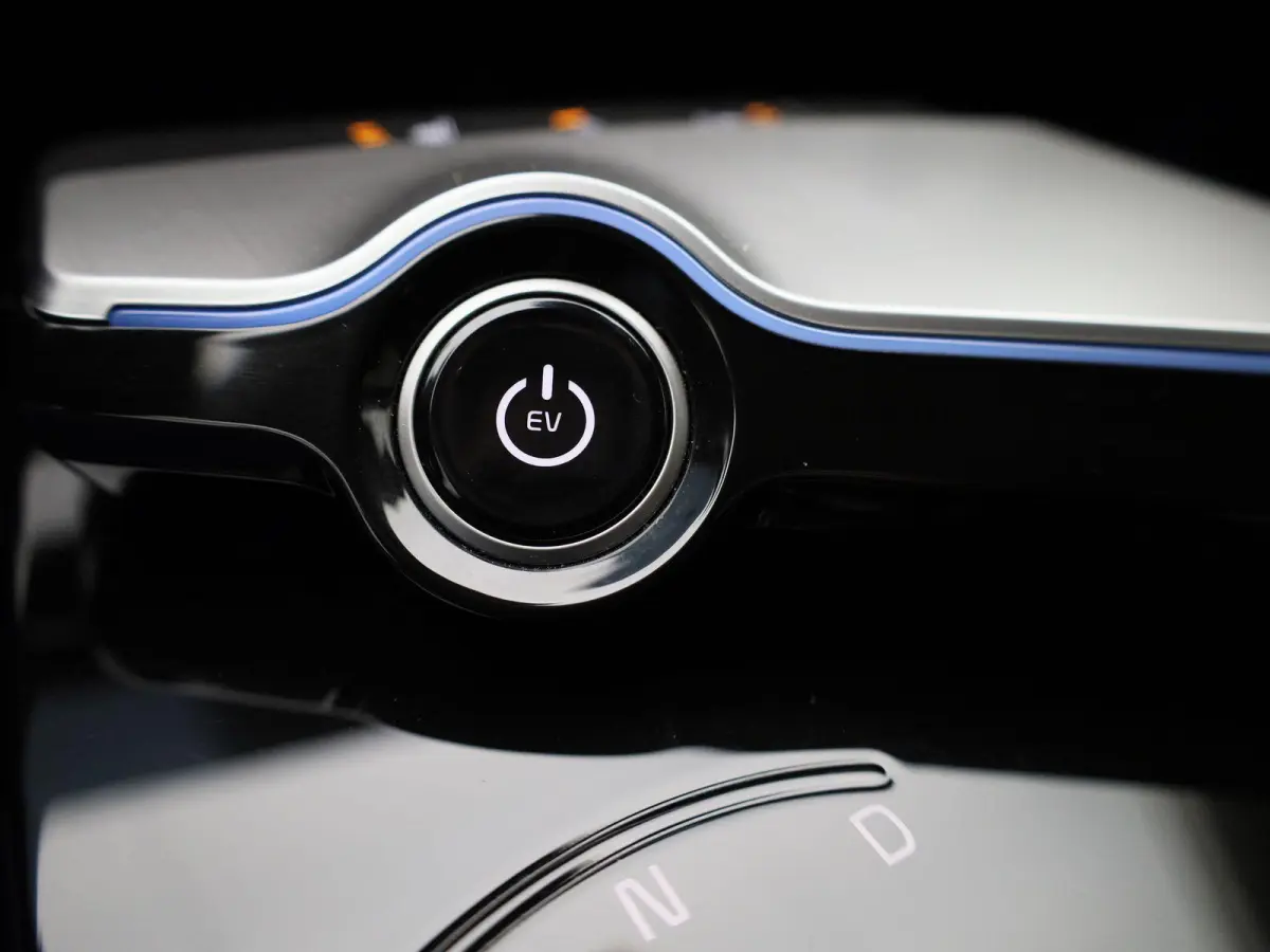 BEV 77,4 kWH Business Plus | ACHTERUITRIJCAMERA | MEMORY | APPLE CARPLAY - ANDROID AUTO | ADAPTIVE CRUISE CONTROL | CLIMATE CONTROL | STOELVERWARMING | STUURWIELVERWARMING |
