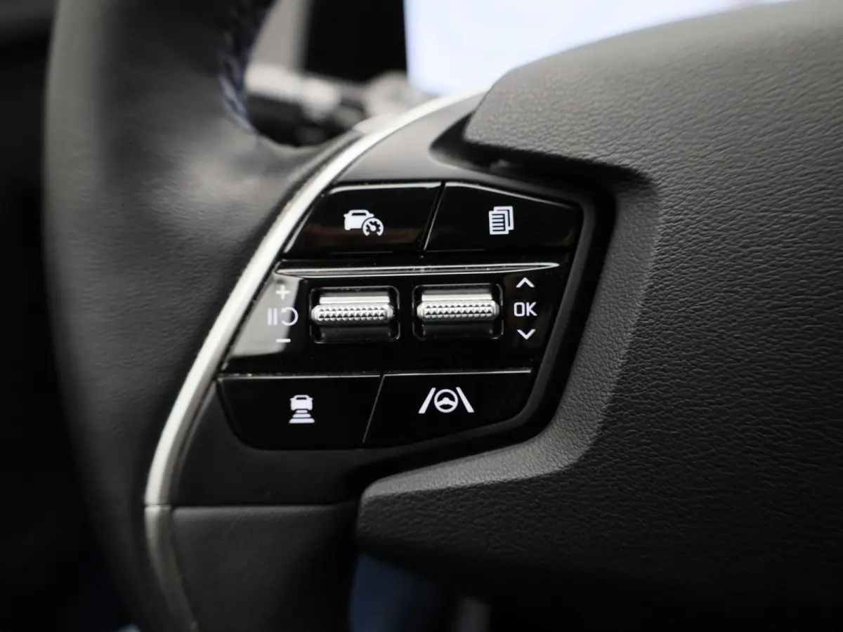 BEV 77,4 kWH Business Plus | ACHTERUITRIJCAMERA | MEMORY | APPLE CARPLAY - ANDROID AUTO | ADAPTIVE CRUISE CONTROL | CLIMATE CONTROL | STOELVERWARMING | STUURWIELVERWARMING |