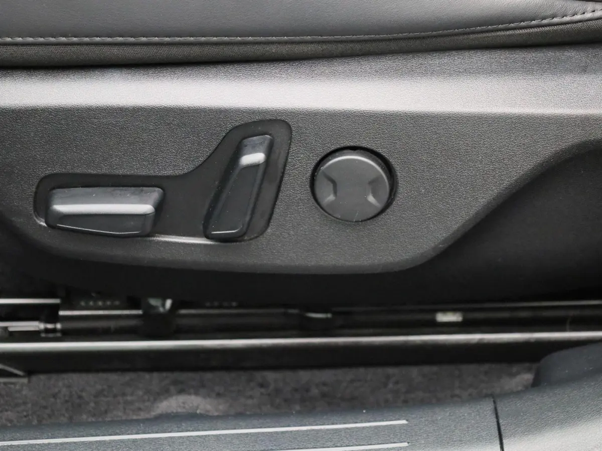 BEV 77,4 kWH Business Plus | ACHTERUITRIJCAMERA | MEMORY | APPLE CARPLAY - ANDROID AUTO | ADAPTIVE CRUISE CONTROL | CLIMATE CONTROL | STOELVERWARMING | STUURWIELVERWARMING |