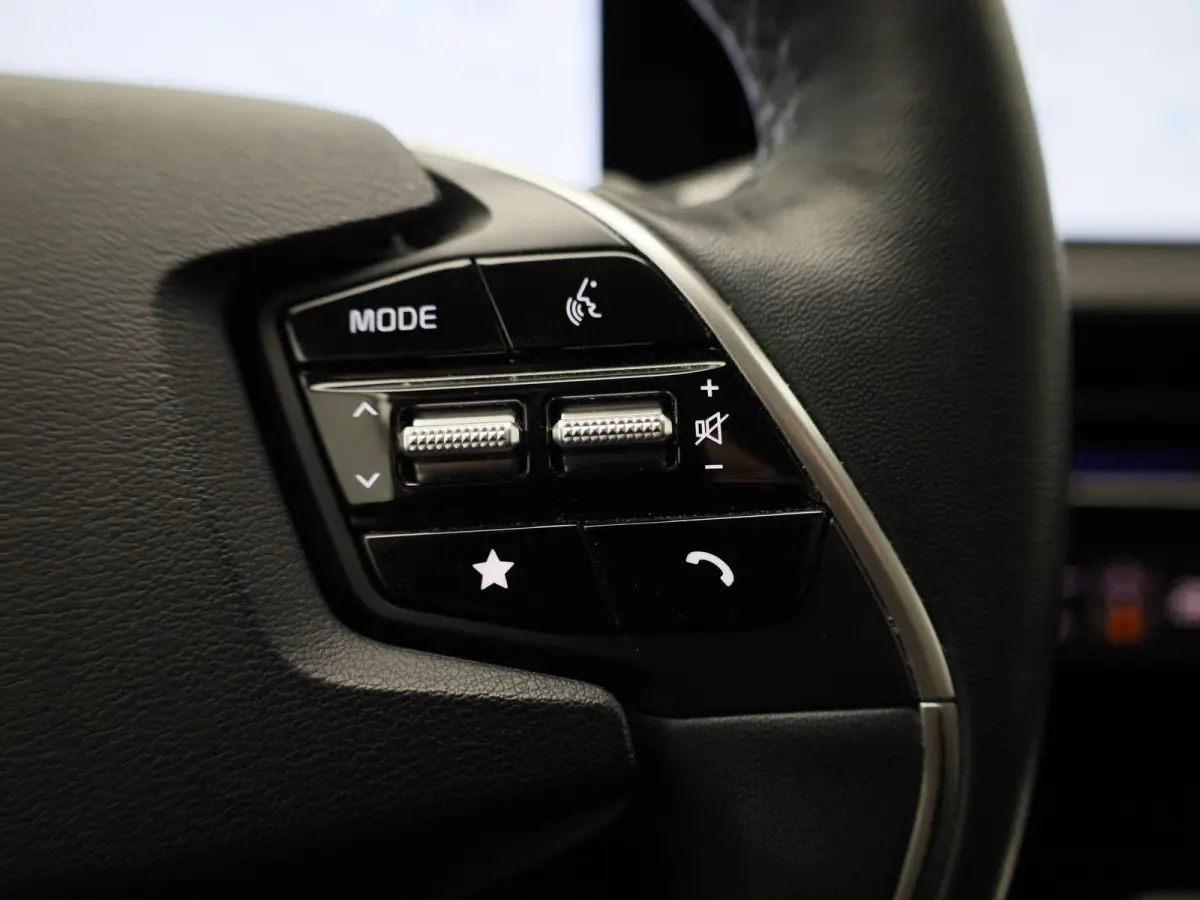 BEV 77,4 kWH Business Plus | ACHTERUITRIJCAMERA | MEMORY | APPLE CARPLAY - ANDROID AUTO | ADAPTIVE CRUISE CONTROL | CLIMATE CONTROL | STOELVERWARMING | STUURWIELVERWARMING |