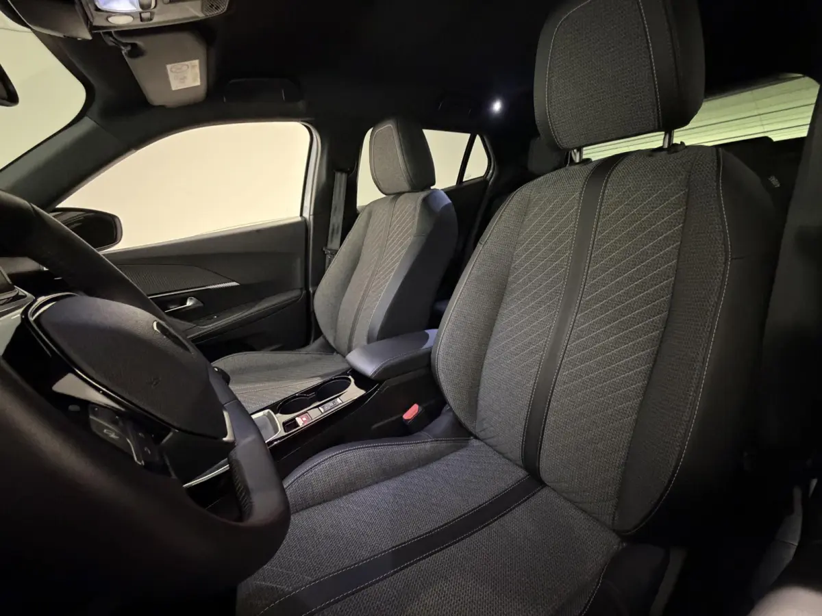 1.2 PureTech 100 Allure | Keyless Entry | Navigatie | Apple Carplay/Android Auto | Digitale Cockpit |