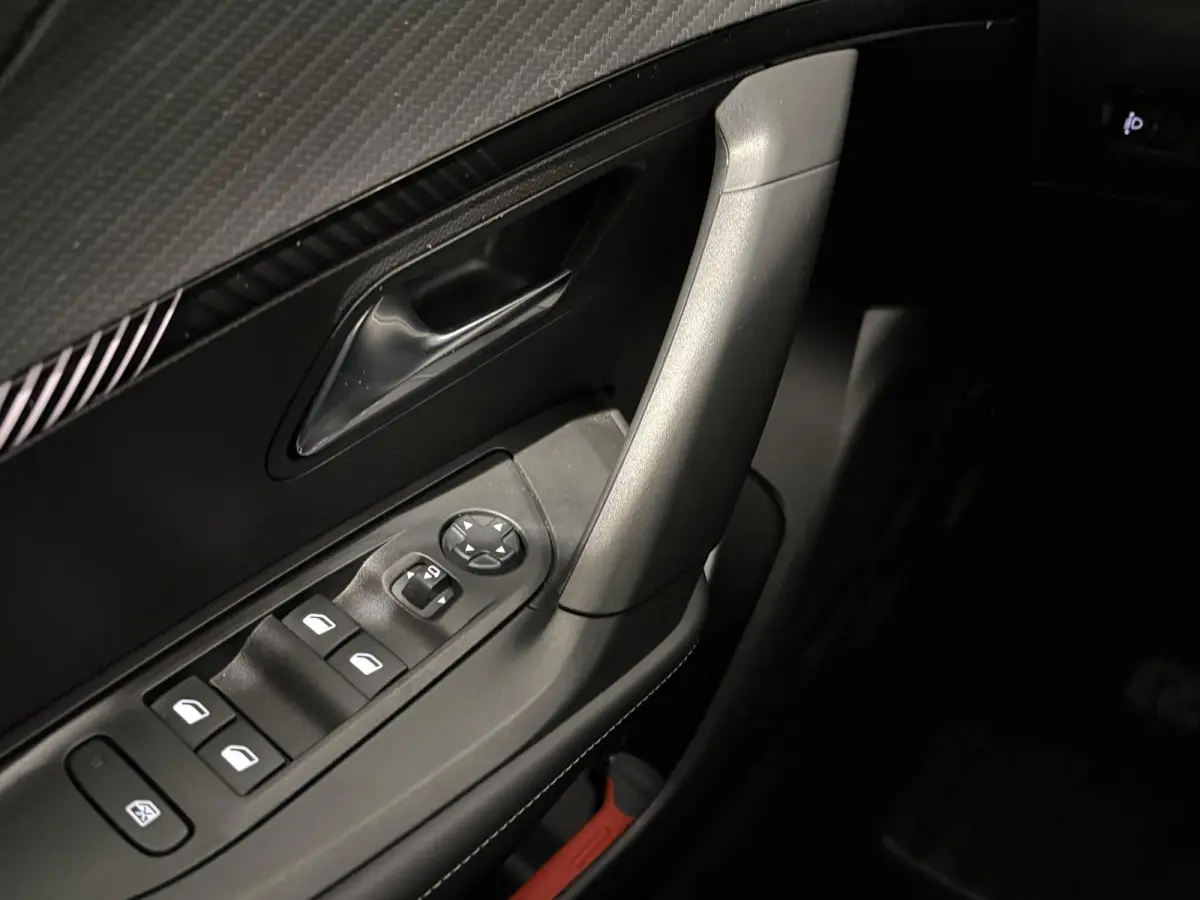 1.2 PureTech 100 Allure | Keyless Entry | Navigatie | Apple Carplay/Android Auto | Digitale Cockpit |