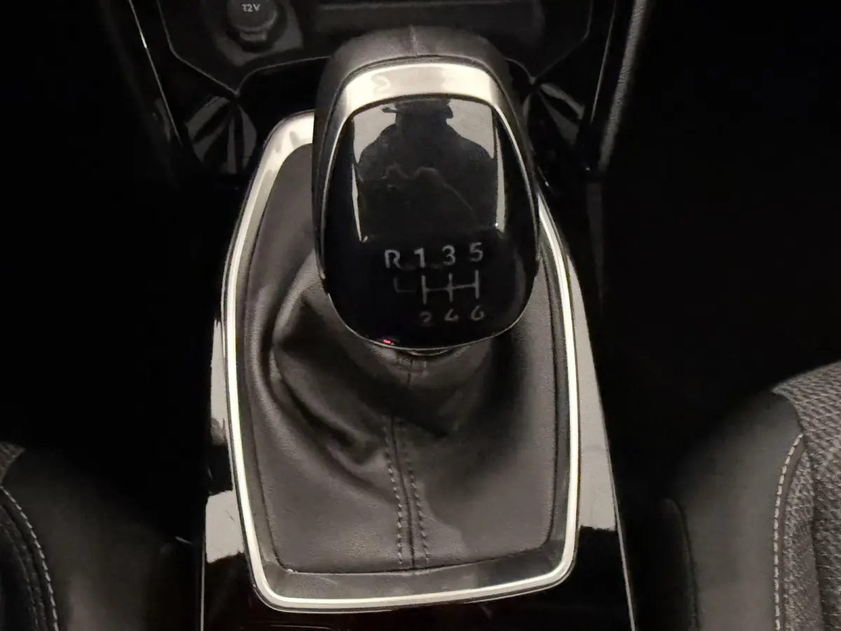 1.2 PureTech 100 Allure | Keyless Entry | Navigatie | Apple Carplay/Android Auto | Digitale Cockpit |
