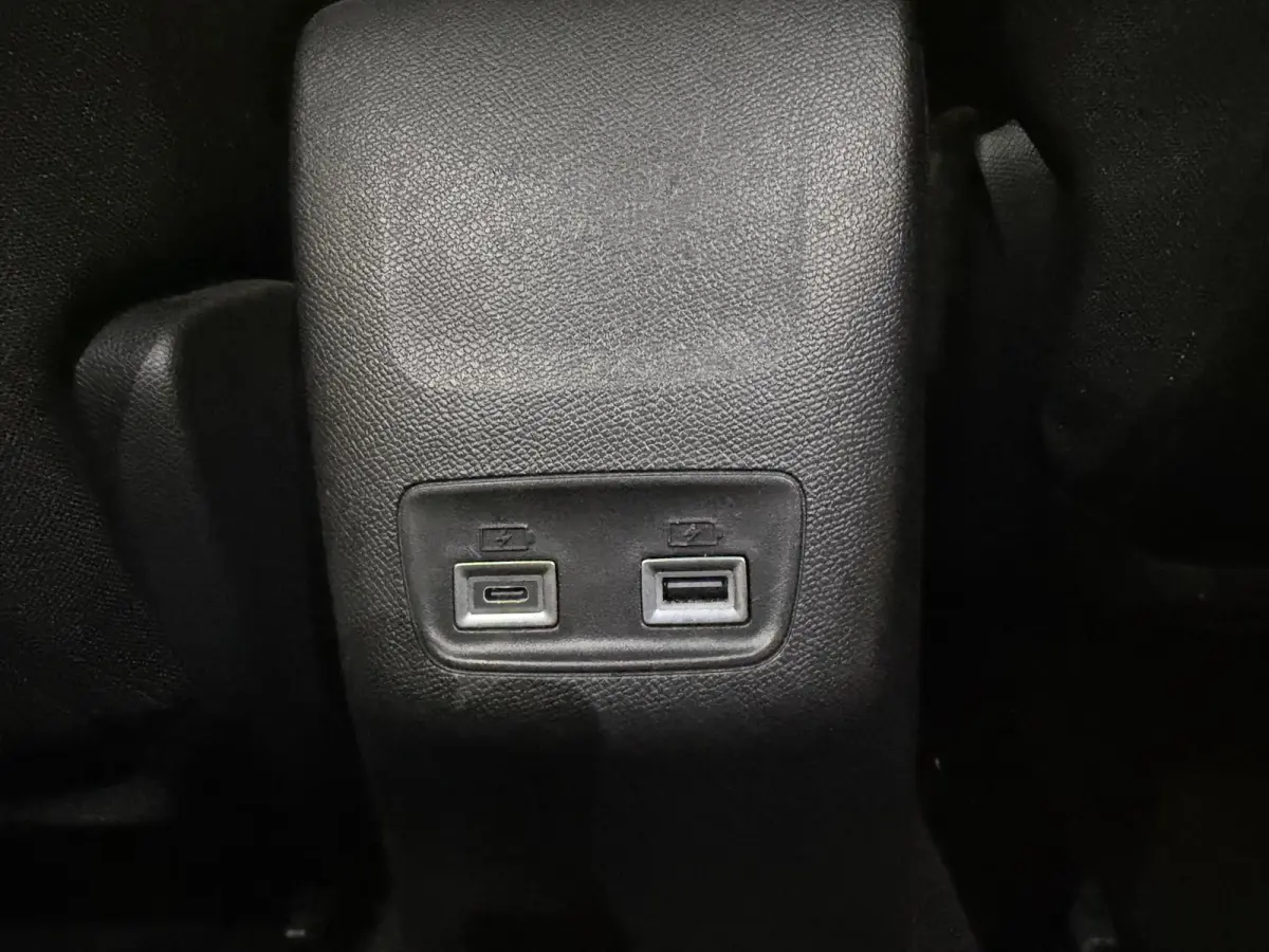 1.2 PureTech 100 Allure | Keyless Entry | Navigatie | Apple Carplay/Android Auto | Digitale Cockpit |