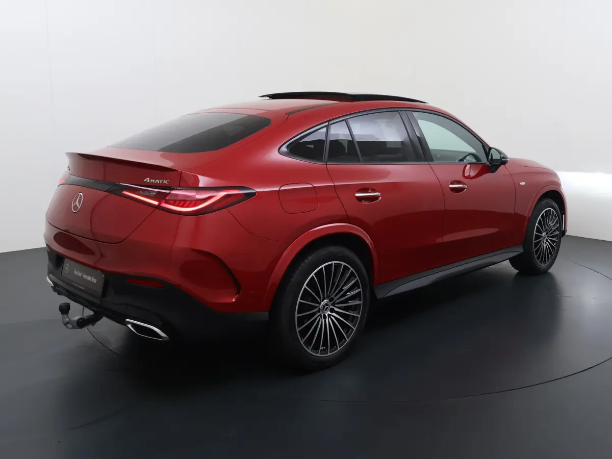 Coupé GLC 4MATIC AMG Line | Achterasbesturing Luchtvering Pano Trekhaak HUD Burmester Ventilatie Memory