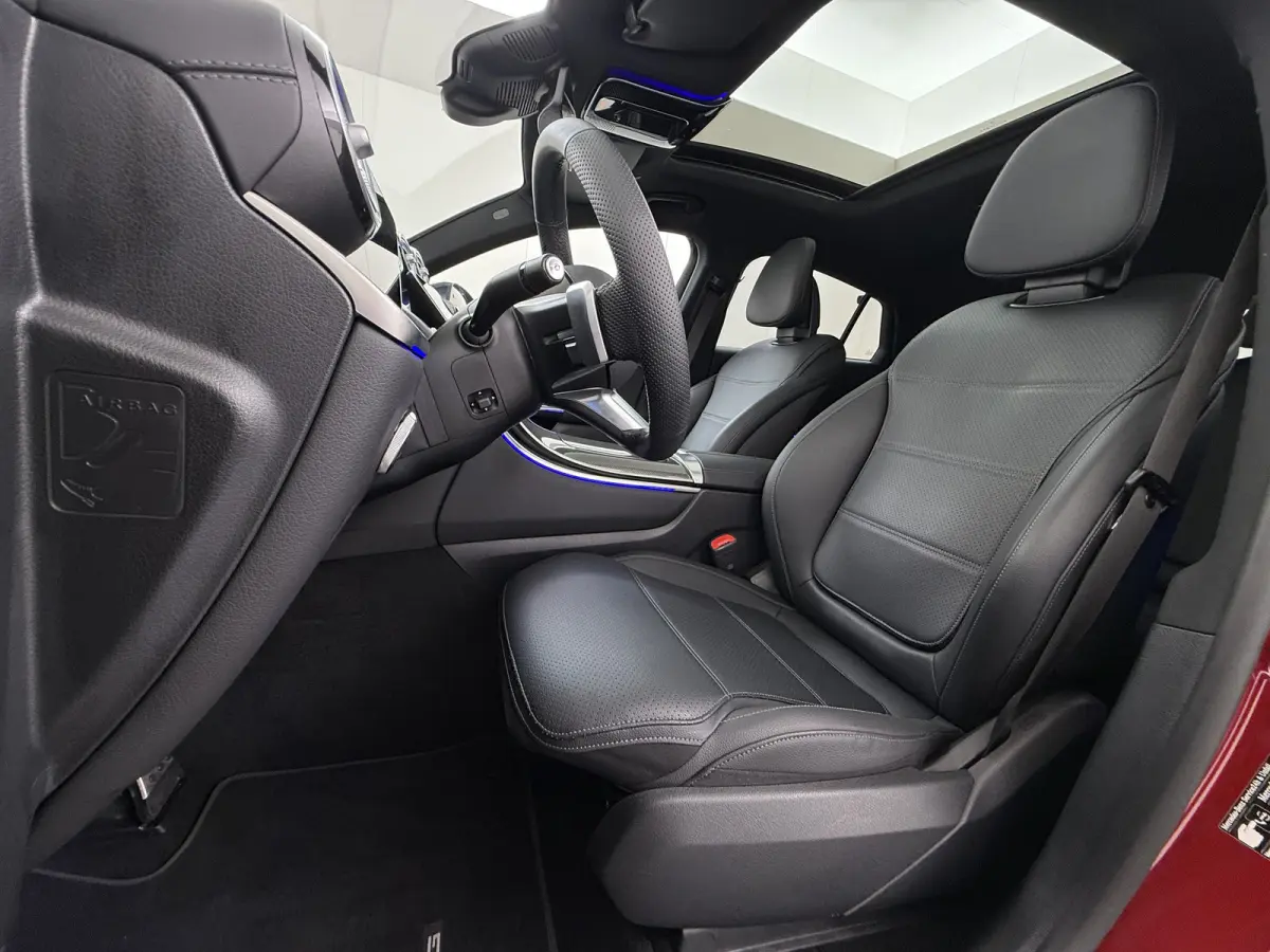 Coupé GLC 4MATIC AMG Line | Achterasbesturing Luchtvering Pano Trekhaak HUD Burmester Ventilatie Memory