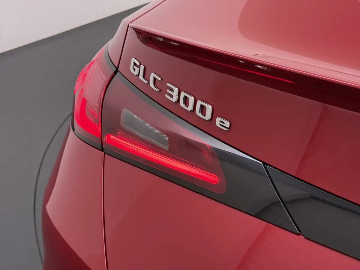 Coupé GLC 4MATIC AMG Line | Achterasbesturing Luchtvering Pano Trekhaak HUD Burmester Ventilatie Memory