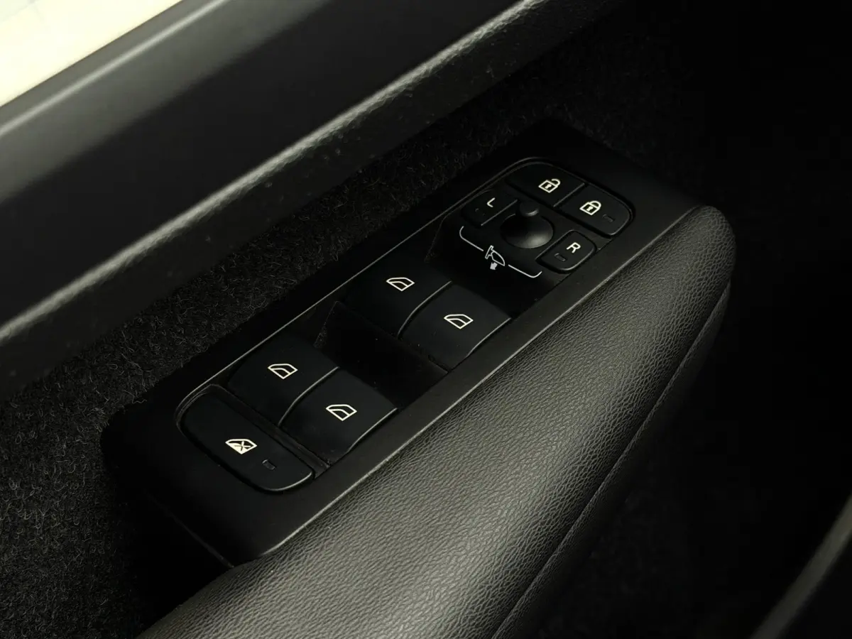 1.5 T4 | Pano | Camera | Trekhaak | Carplay | Elektrische achterklep | DAB+