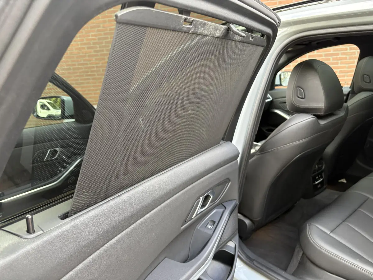330e M Sport Pano 19"