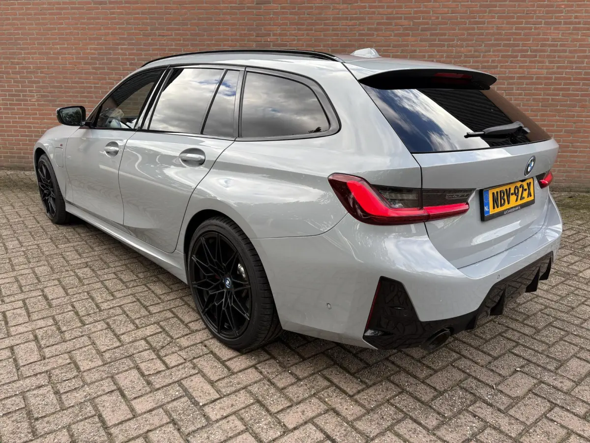 330e M Sport Pano 19"