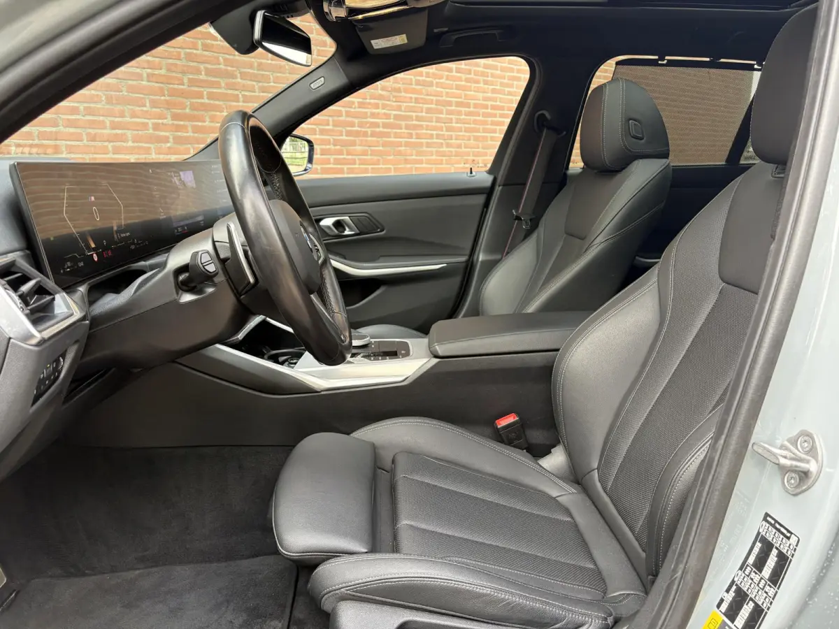 330e M Sport Pano 19"