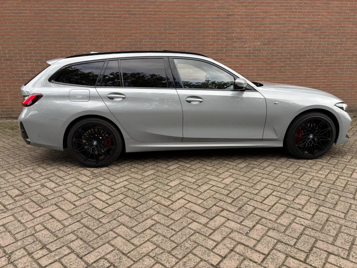 330e M Sport Pano 19"