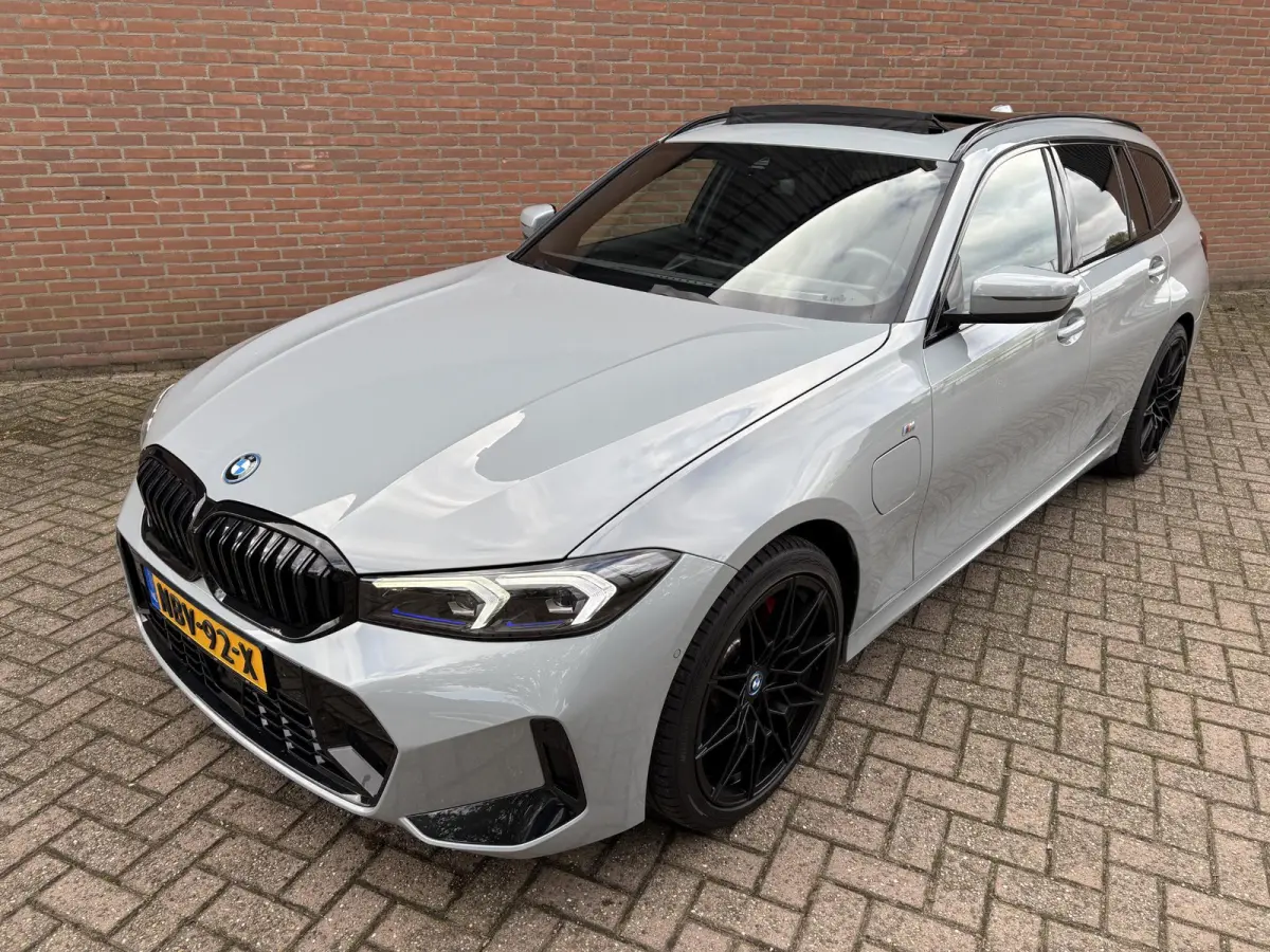 330e M Sport Pano 19"