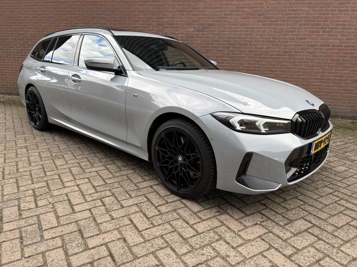 330e M Sport Pano 19"