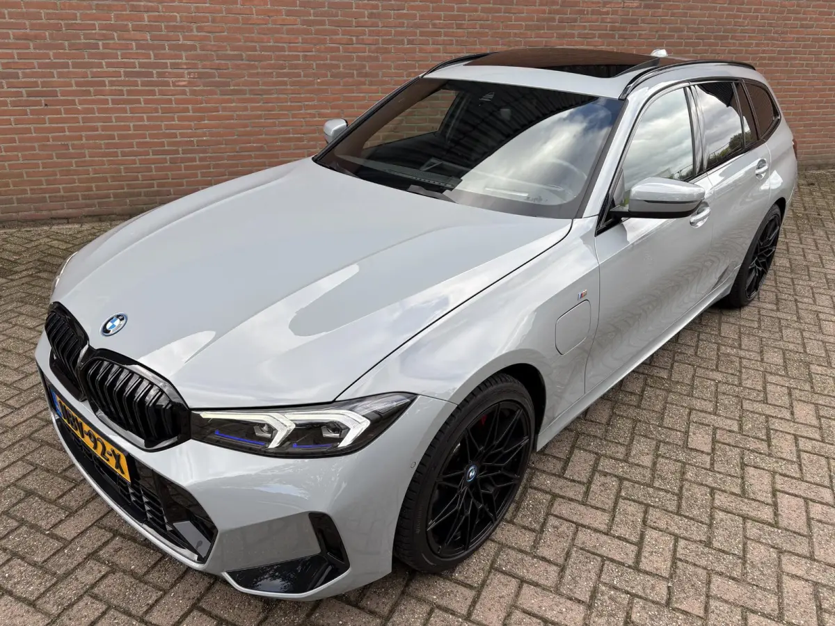 330e M Sport Pano 19"