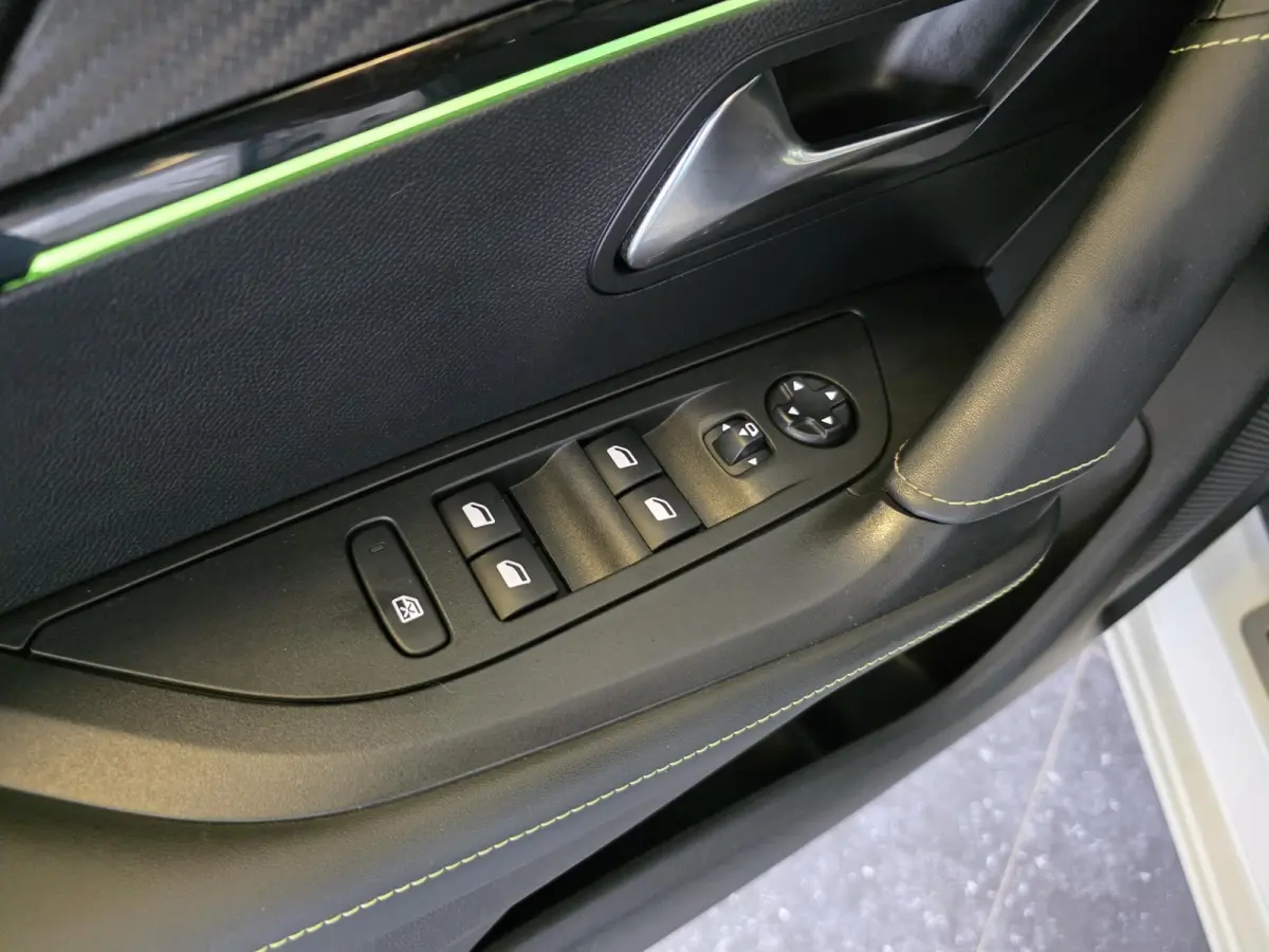 1.2 PureTech GT-Line | NL-Auto | Nieuwe Distributieriem | Schuif/kanteldak
