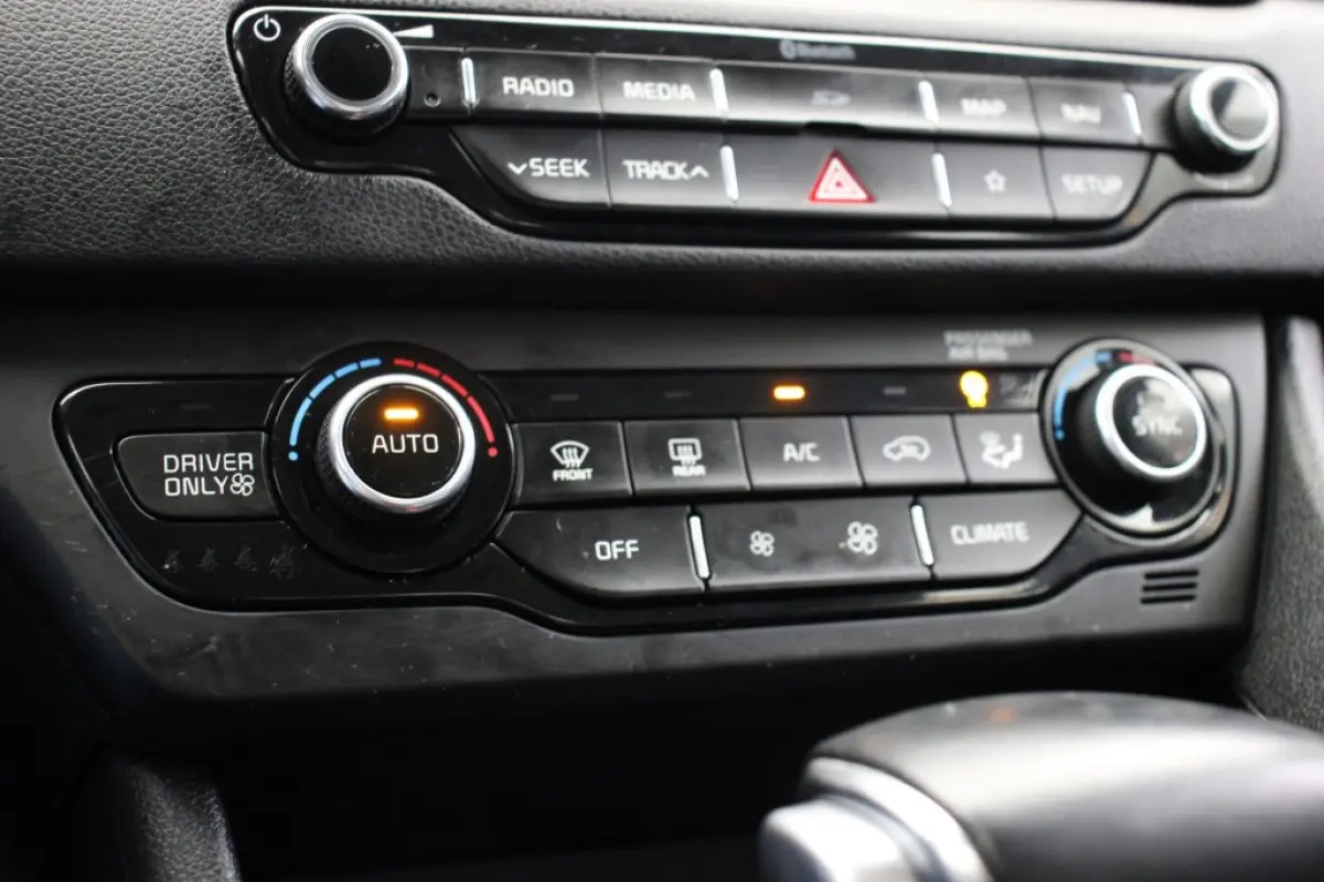 1.6 GDi Hybrid DynamicLine - Carplay, Navi, Camera, Cruise