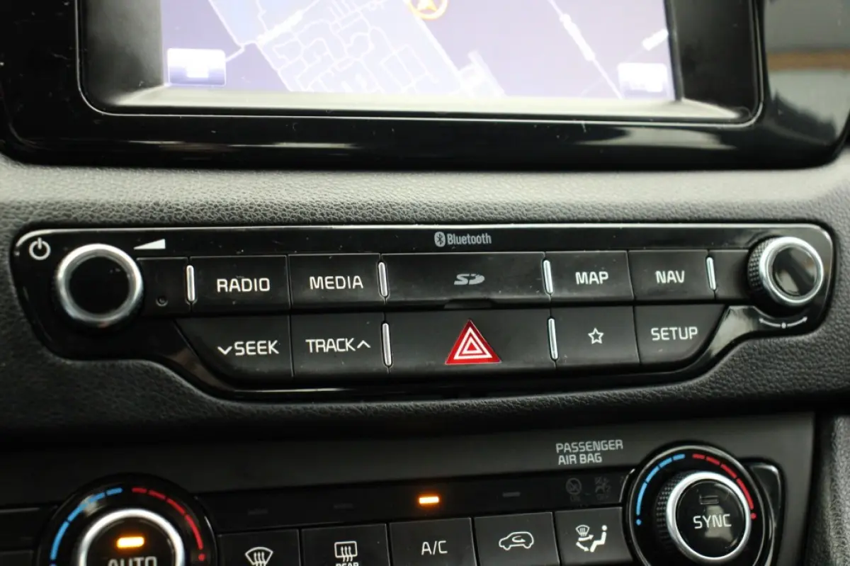 1.6 GDi Hybrid DynamicLine - Carplay, Navi, Camera, Cruise