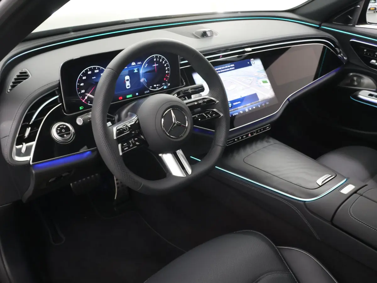 300e Sport Edition | Premium-pakket | Nightpakket | Dodehoekassistent | 360° camera | Stoel ventilatie voor |