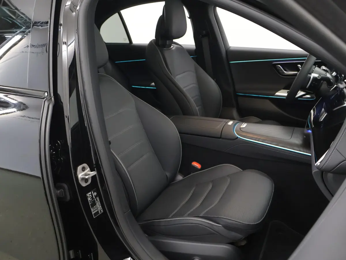 300e Sport Edition | Premium-pakket | Nightpakket | Dodehoekassistent | 360° camera | Stoel ventilatie voor |