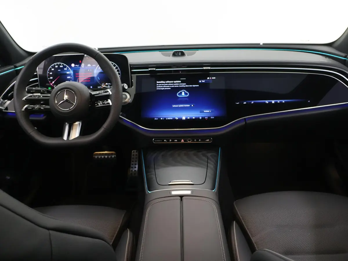 300e Sport Edition | Premium-pakket | Nightpakket | Dodehoekassistent | 360° camera | Stoel ventilatie voor |
