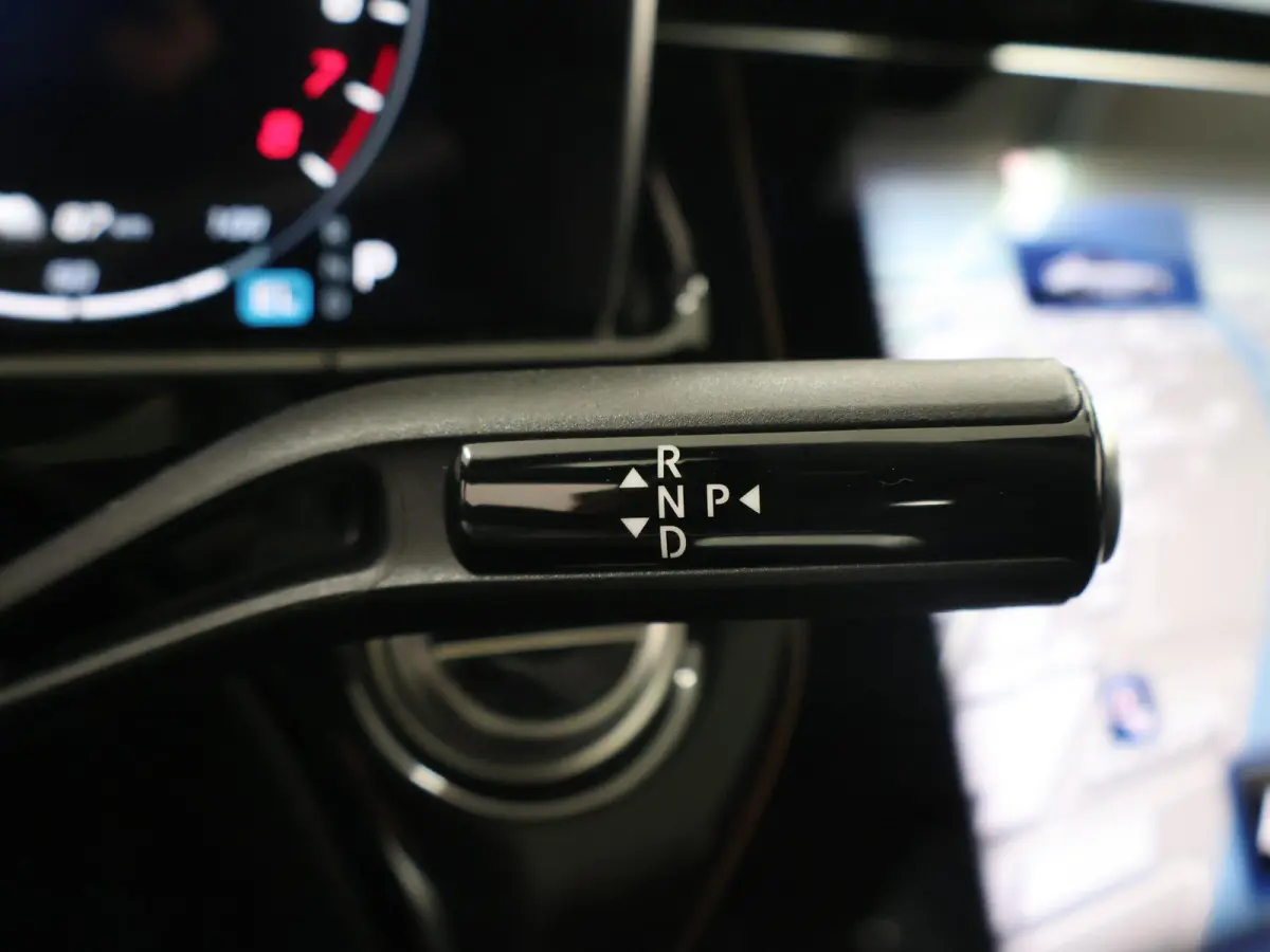 300e Sport Edition | Premium-pakket | Nightpakket | Dodehoekassistent | 360° camera | Stoel ventilatie voor |