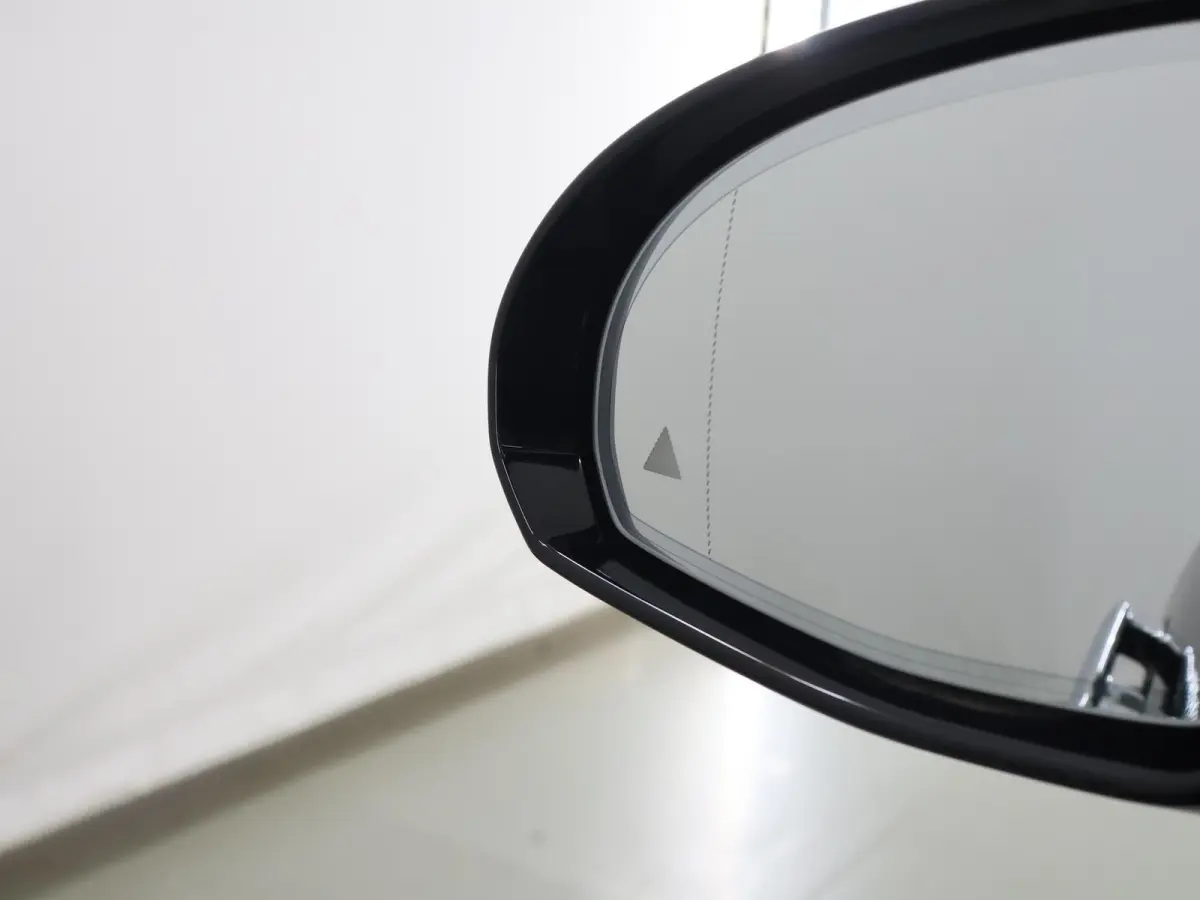 300e Sport Edition | Premium-pakket | Nightpakket | Dodehoekassistent | 360° camera | Stoel ventilatie voor |