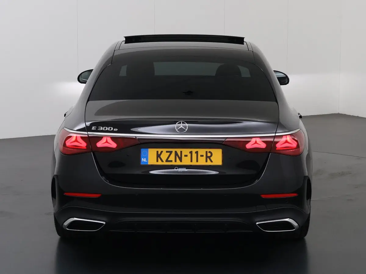 300e Sport Edition | Premium-pakket | Nightpakket | Dodehoekassistent | 360° camera | Stoel ventilatie voor |