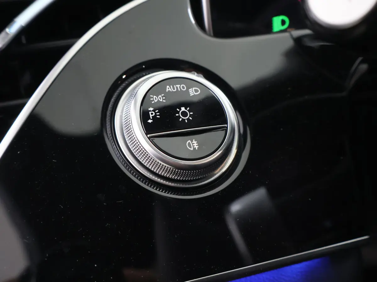 300e Sport Edition | Premium-pakket | Nightpakket | Dodehoekassistent | 360° camera | Stoel ventilatie voor |