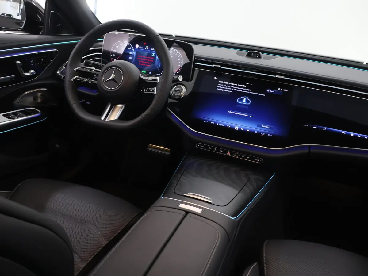 300e Sport Edition | Premium-pakket | Nightpakket | Dodehoekassistent | 360° camera | Stoel ventilatie voor |
