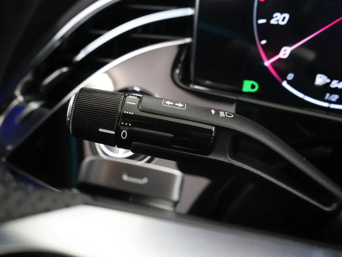 300e Sport Edition | Premium-pakket | Nightpakket | Dodehoekassistent | 360° camera | Stoel ventilatie voor |