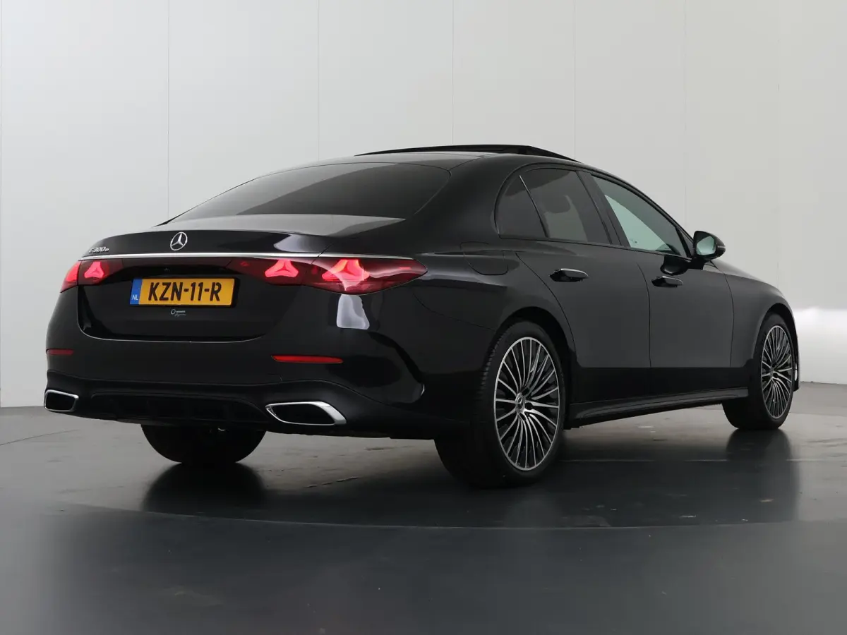 300e Sport Edition | Premium-pakket | Nightpakket | Dodehoekassistent | 360° camera | Stoel ventilatie voor |