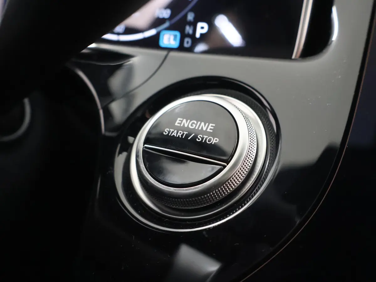 300e Sport Edition | Premium-pakket | Nightpakket | Dodehoekassistent | 360° camera | Stoel ventilatie voor |