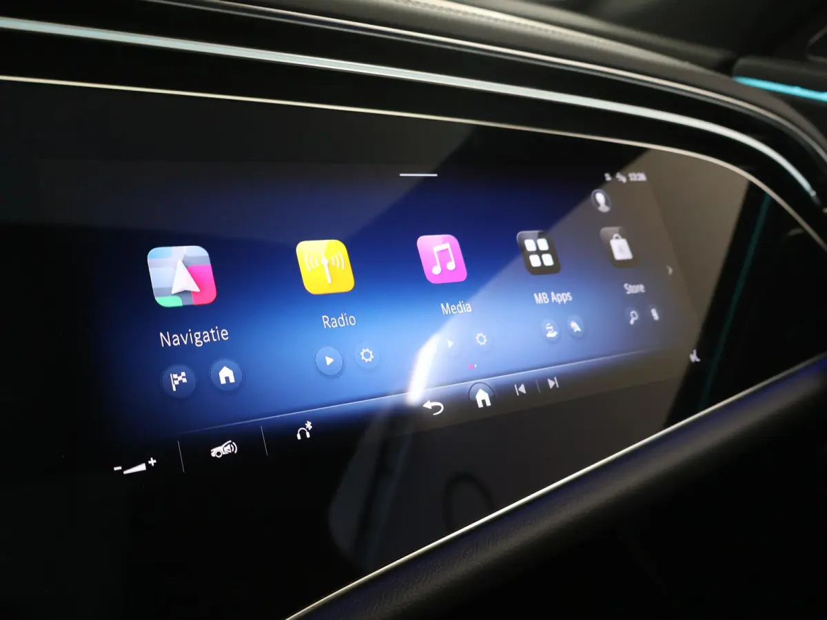 300e Sport Edition | Premium-pakket | Nightpakket | Dodehoekassistent | 360° camera | Stoel ventilatie voor |