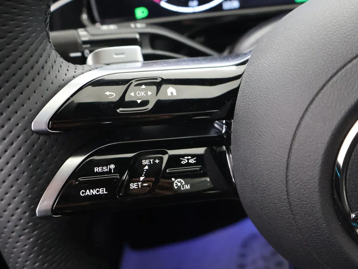 300e Sport Edition | Premium-pakket | Nightpakket | Dodehoekassistent | 360° camera | Stoel ventilatie voor |