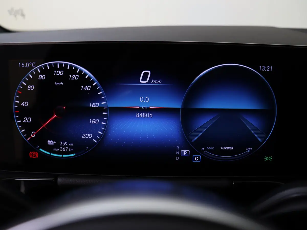 250 AMG Line 67 kWh Nightpakket / Stoelverwarming / 19'' vijf-dubbelspaaks / Parkeercamera