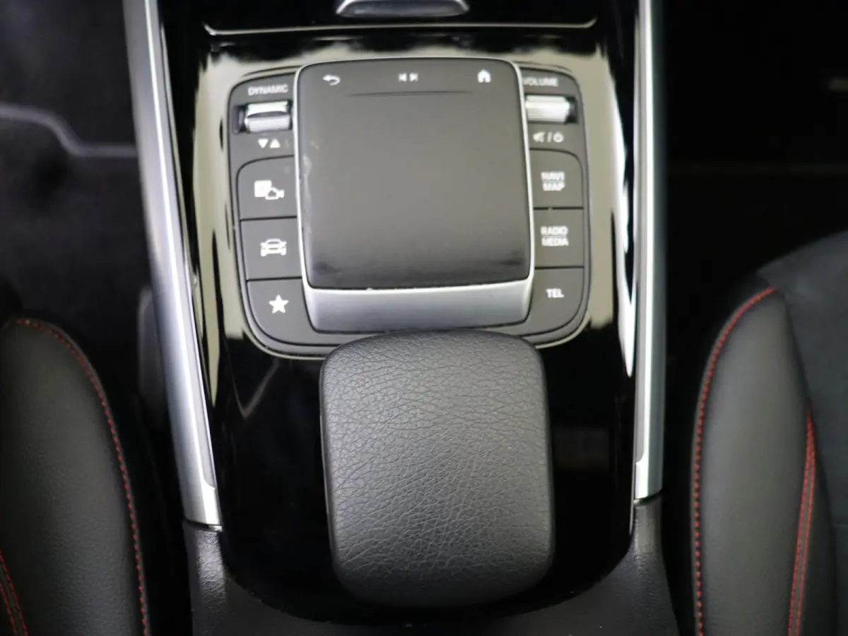 250 AMG Line 67 kWh Nightpakket / Stoelverwarming / 19'' vijf-dubbelspaaks / Parkeercamera