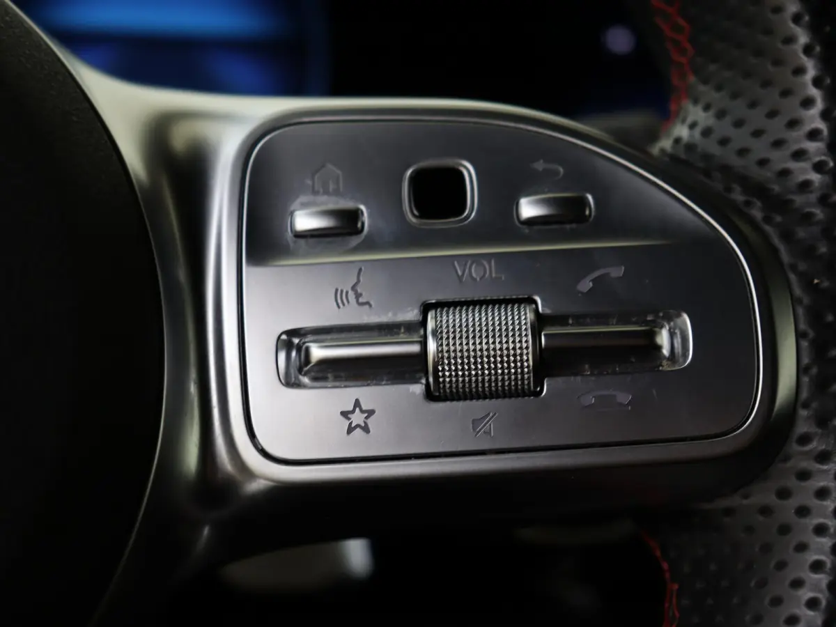 250 AMG Line 67 kWh Nightpakket / Stoelverwarming / 19'' vijf-dubbelspaaks / Parkeercamera