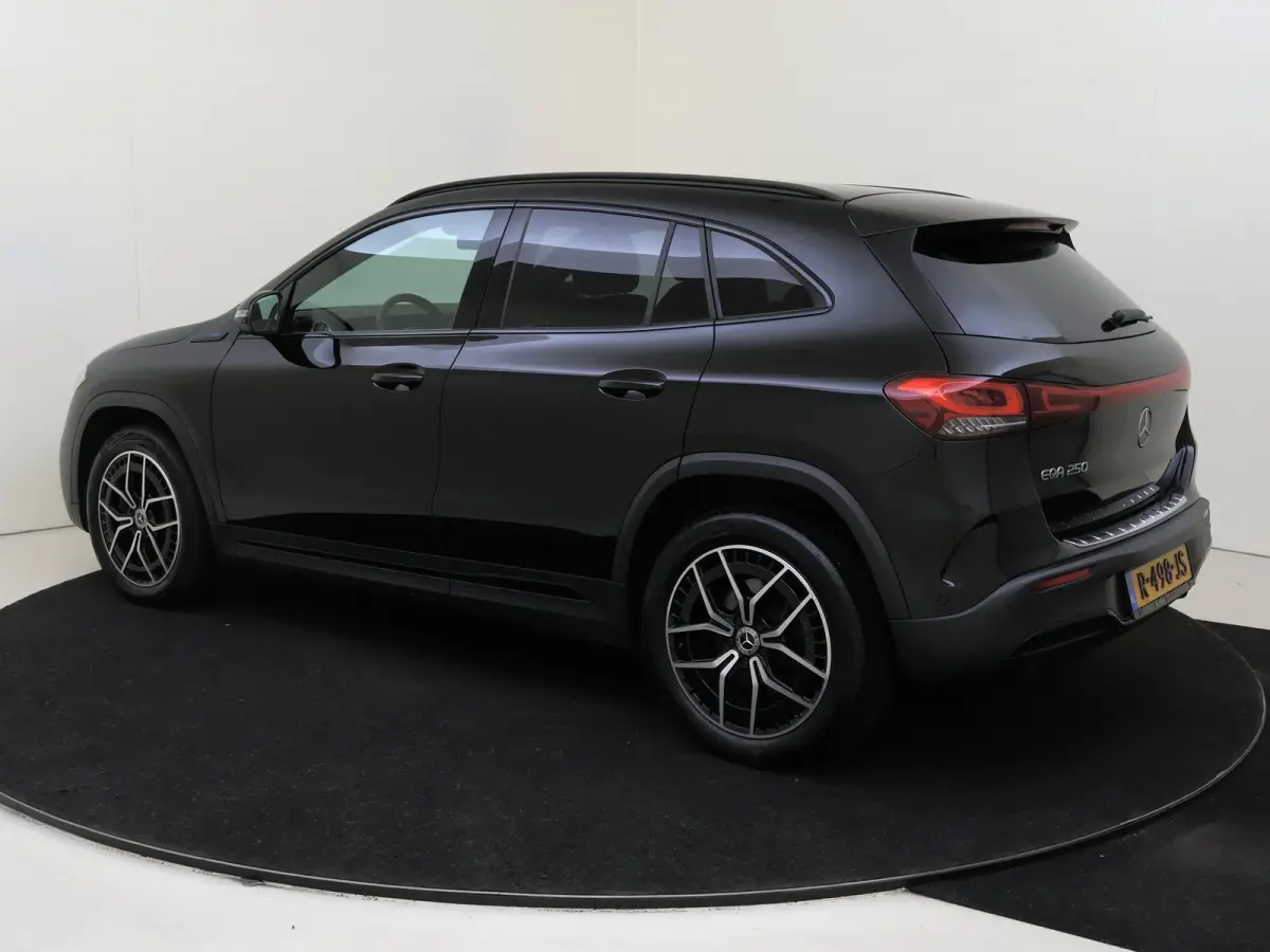 250 AMG Line 67 kWh Nightpakket / Stoelverwarming / 19'' vijf-dubbelspaaks / Parkeercamera